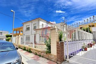 Mas à San raimundo de peñafort 14. En venta casa de cinco dormitorios con terreno en dolores!