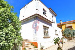 Masia a San raimundo de peñafort 14. En venta casa de cinco dormitorios con terreno en dolores!