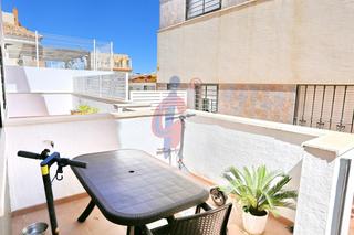 Reihenhaus in Calle cortes valencianas. En venta bungalow adosado en exclusiva urbanización privada  gua
