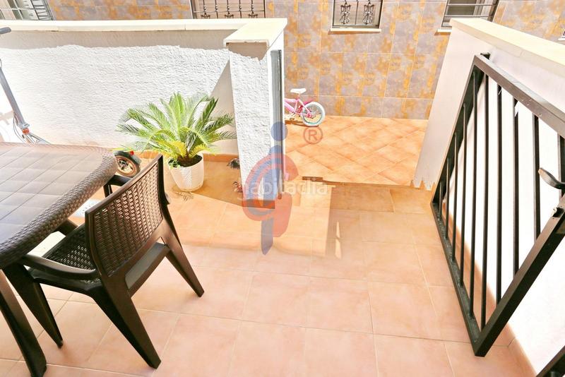 Foto 2bbaaf35-fdc5-45a7-b39f-5f1725fdaf2e. Casa adossada a calle cortes valencianas a Los Secanos Guardamar del Segura