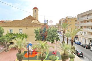Appartement à Plaza de abastos 4. Encantador apartamento de 3 dormitorios con vistas a la iglesia