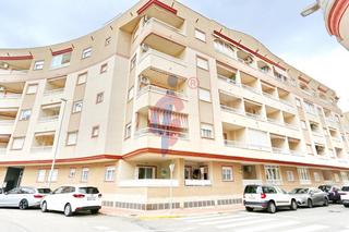 Apartment in Plaza dr jose maria sanz 1. Magnífica vivienda en venta en guardamar del segura, a tan solo