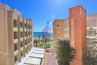 Apartament a Calle argentina 51. En venta apartamento de tres dormitorios y vistas al mar a 100 m