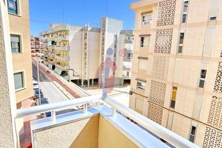 Apartamento en Calle méjico 2. Amplia vivienda de tres dormitorios con plaza de aparcamiento a