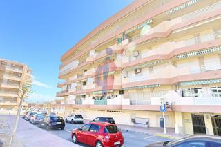 Appartement à Calle argentina 51. Apartamento de tres dormitorios en venta cerca del mar en guarda