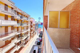 Etagenwohnung in Calle general prim 9. Vive a un paso del mar! luminoso piso de 3 dormitorios a escasos