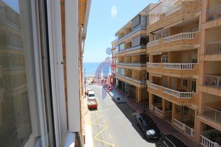 Apartament a Calle azorín 2. Vive junto al mar en este encantador estudio a solo unos pasos d