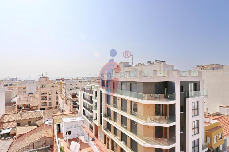 Foto c0966eff-7301-43b7-b22c-c35a534f0d32. Ático en calle crevillente 1 ático luminoso con gran terraza y vistas despejadas en Guardamar del Segura