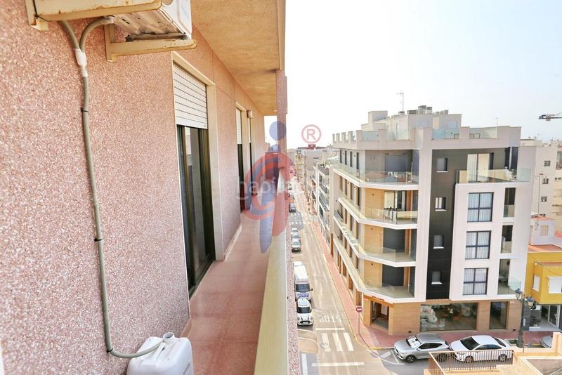 Foto e4ab1ab8-255e-4db1-ab7d-449e67ad09b8. Ático en calle crevillente 1 ático luminoso con gran terraza y vistas despejadas en Guardamar del Segura