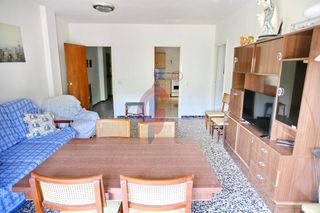 Planta baixa a Calle federico garcía lorca 32. Bajo en venta de tres dormitorios a escasos metros del mar