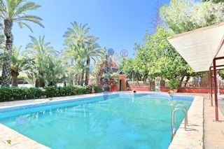 Chalet en Polígono la dehesa 16. Impresionante chalet en venta con casi 10.000 metros de parcela