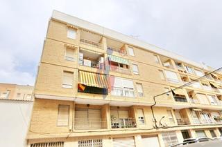 Apartament en Calle miguel hernndez 129. Se vende vivienda en cuarta planta sin ascensor en zona mercadon