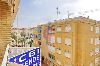 Appartement à Calle miguel hernández 129. Se vende vivienda en cuarta planta sin ascensor en zona mercadon