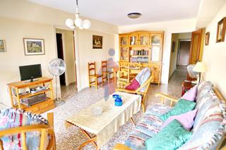 Apartament a Calle miguel hernández 129. Se vende vivienda en cuarta planta sin ascensor en zona mercadon