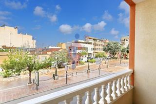 Apartament a Calle las viñas 2. Luminoso apartamento de 2 dormitorios con terraza y patio privad