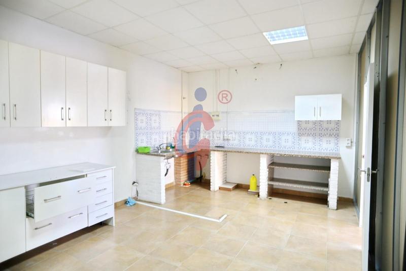 Foto b70c845a-6d8b-4266-93cc-97cbf438777b. Local commercial dans avenida avenida del puerto 26 dans Guardamar del Segura