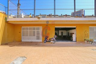 Local Comercial a Avenida avenida del puerto 26. Local en venta en guardamar del segura!