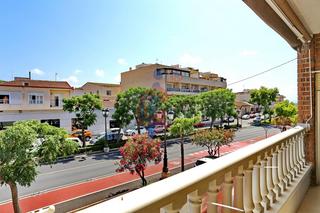 Appartement à Avenida madrid 18. Vivienda con local comercial en venta en guardamar del segura