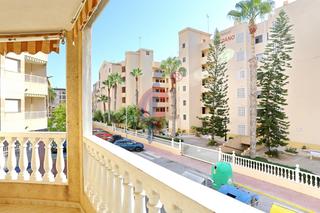 Apartament en Calle rubn daro 8. Vivienda de tres dormitorios y dos baos en la zona de las vias
