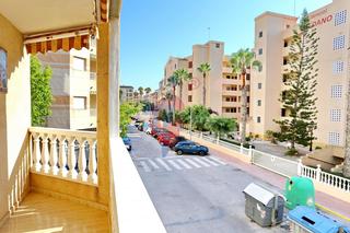 Apartament a Calle rubén darío 8. Vivienda de tres dormitorios y dos baños en la zona de las viñas