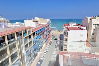 Etagenwohnung in Calle blasco ibáñez 74. Apartamento con garaje a escasos metros de la playa en guardamar