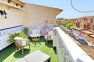Casa adossada a Calle parís 125. Amplio bungalow adosado de 4 dormitorios en el moncayo  residenc