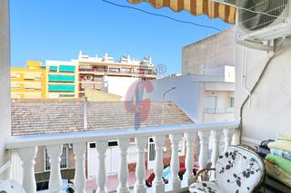 Apartament a Calle calle doctor luis rivera 104. Luminoso piso en el centro de guardamar del segura, listo para e