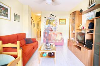 Apartament a Calle calle doctor luis rivera 104. Luminoso piso en el centro de guardamar del segura, listo para e