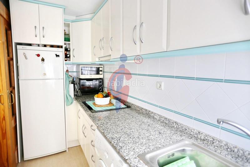 Foto 2c49cca0-d3c2-482d-a726-4040580e8fe5. Apartamento en avenida de las américas 3 se ofrece en venta acogedor apartamento de dos dormitorios con orientación sur. en Guardamar del Segura