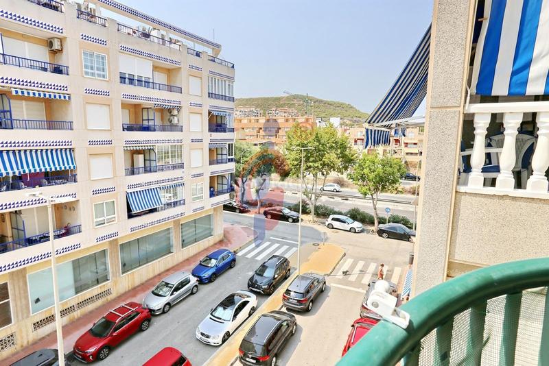 Foto 7c365665-f113-4038-9cd0-c22819a238f2. Apartamento en avenida de las américas 3 se ofrece en venta acogedor apartamento de dos dormitorios con orientación sur. en Guardamar del Segura