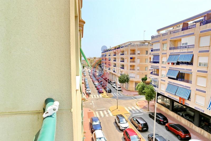 Foto a94b3304-4670-4113-b0fc-c3f4ffe008fc. Apartamento en avenida de las américas 3 se ofrece en venta acogedor apartamento de dos dormitorios con orientación sur. en Guardamar del Segura
