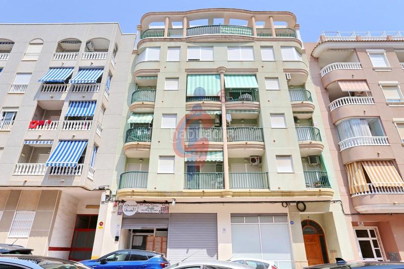 Foto ea91c01a-d349-44b1-a11a-c29f809bcd90. Apartamento en avenida de las américas 3 se ofrece en venta acogedor apartamento de dos dormitorios con orientación sur. en Guardamar del Segura