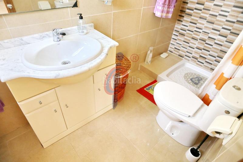 Foto 1e31e7b0-9d6a-4619-9833-5c40f96b5f0b. Casa adosada en calle palomina 1 bungalow de dos plantas y parcela con piscina comunitaria en pinomar en Guardamar del Segura