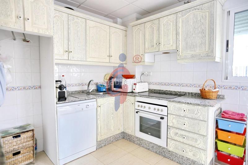 Foto 20acc1c4-aeda-4046-9235-ee00ae61b106. Casa adosada en calle palomina 1 bungalow de dos plantas y parcela con piscina comunitaria en pinomar en Guardamar del Segura