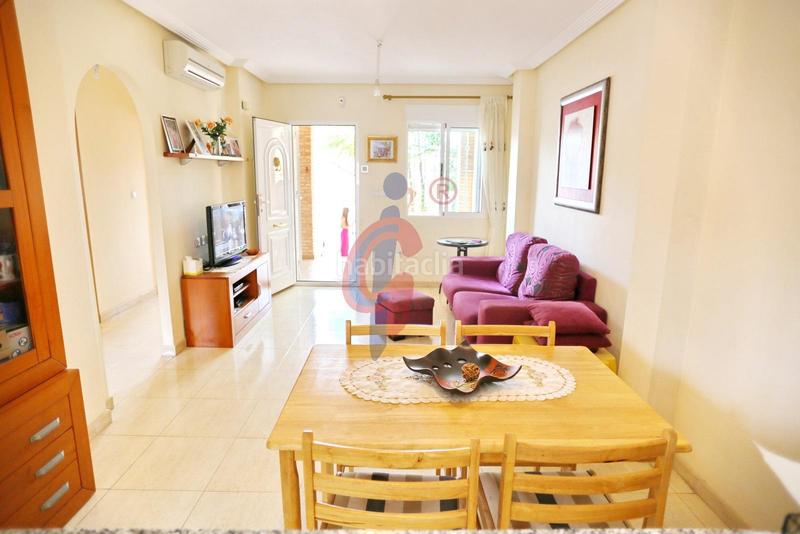 Foto 59da058c-bab2-4b1a-aeac-d83d6044c1d3. Casa adosada en calle palomina 1 bungalow de dos plantas y parcela con piscina comunitaria en pinomar en Guardamar del Segura