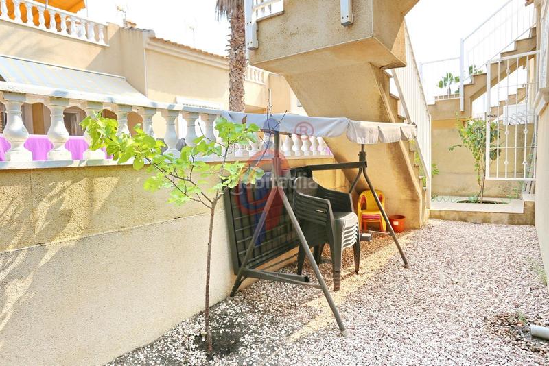 Foto 6867c990-47ba-4f7f-91d0-8079dc7127e0. Casa adosada en calle palomina 1 bungalow de dos plantas y parcela con piscina comunitaria en pinomar en Guardamar del Segura