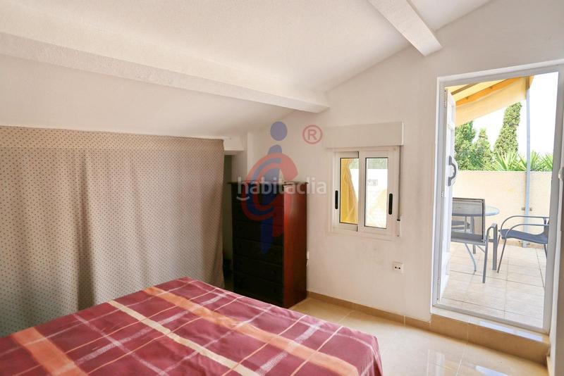 Foto 69561b3b-acc7-40ae-bb23-a9636adc73de. Casa adosada en calle palomina 1 bungalow de dos plantas y parcela con piscina comunitaria en pinomar en Guardamar del Segura