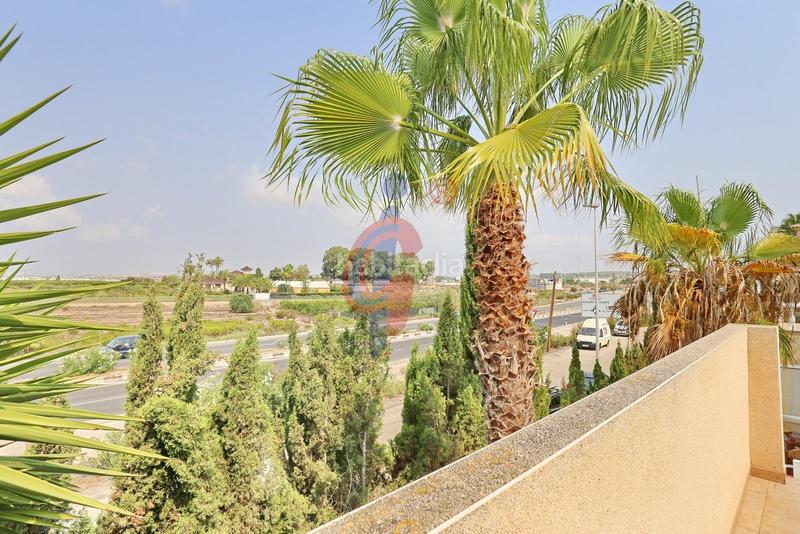 Foto 7c4f7d17-7242-494a-a749-8e18a4bbccab. Casa adosada en calle palomina 1 bungalow de dos plantas y parcela con piscina comunitaria en pinomar en Guardamar del Segura