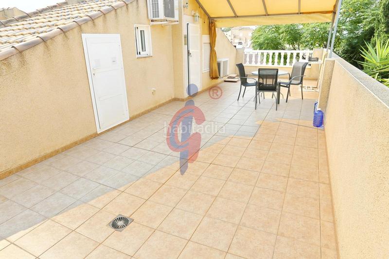 Foto 7f2e5fa6-15c3-4c49-804c-2de0ffed0b80. Casa adosada en calle palomina 1 bungalow de dos plantas y parcela con piscina comunitaria en pinomar en Guardamar del Segura