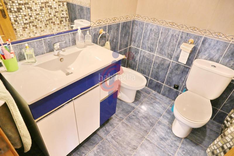 Foto 81fb7577-3264-46c2-b149-ee2a504f014d. Casa adosada en calle palomina 1 bungalow de dos plantas y parcela con piscina comunitaria en pinomar en Guardamar del Segura