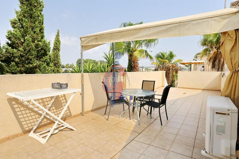 Foto b836d954-fc3b-40d5-9fca-778acb0ca329. Casa adosada en calle palomina 1 bungalow de dos plantas y parcela con piscina comunitaria en pinomar en Guardamar del Segura