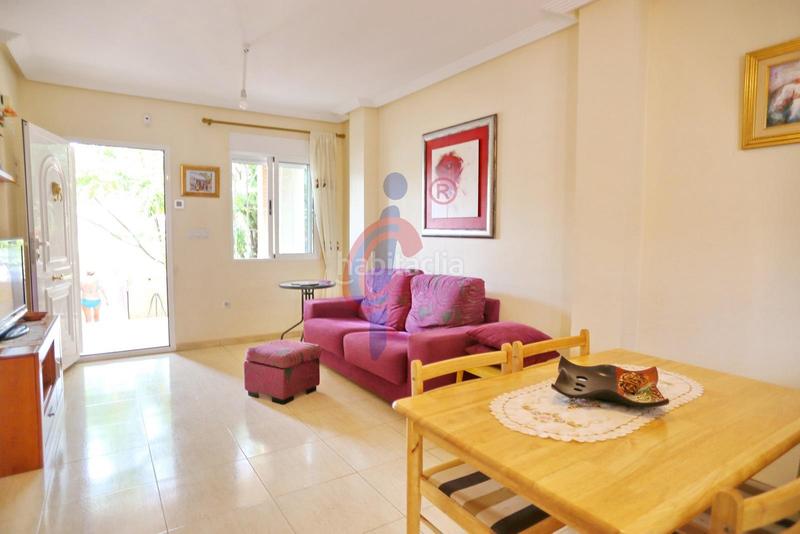 Foto c0c473a9-d482-41ef-9ebc-24c965972384. Casa adosada en calle palomina 1 bungalow de dos plantas y parcela con piscina comunitaria en pinomar en Guardamar del Segura