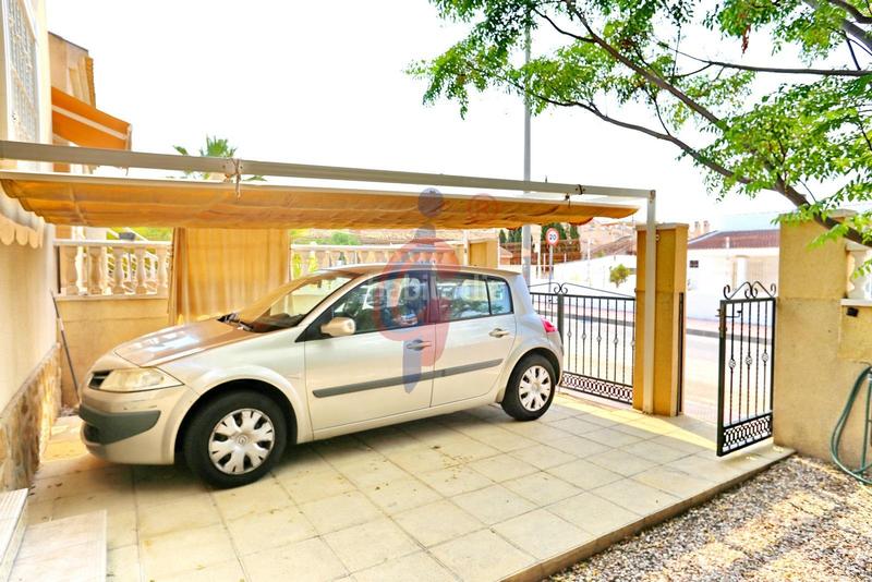 Foto d0dc4742-cefe-4e4d-9149-037a593fc65b. Casa adosada en calle palomina 1 bungalow de dos plantas y parcela con piscina comunitaria en pinomar en Guardamar del Segura