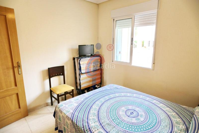 Foto db47894c-be39-4a4a-bc05-22288bdc01db. Casa adosada en calle palomina 1 bungalow de dos plantas y parcela con piscina comunitaria en pinomar en Guardamar del Segura