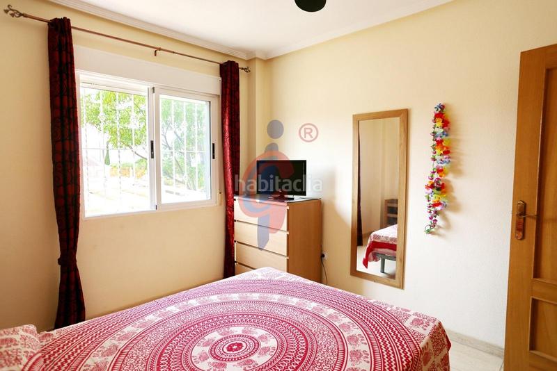 Foto edd1ab8c-79d7-4de3-9d54-135ec440bda7. Casa adosada en calle palomina 1 bungalow de dos plantas y parcela con piscina comunitaria en pinomar en Guardamar del Segura