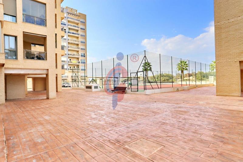 Foto 853cd6e9-2721-4435-b62e-f2f9afb4a242. Apartamento en calle médico basilio paredes 19 luminoso apartmaento de 3 dormitorios con espectaculares vistas al mar y al río en la exclusiva urbanización puertomarino, guardam en Guardamar del Segura