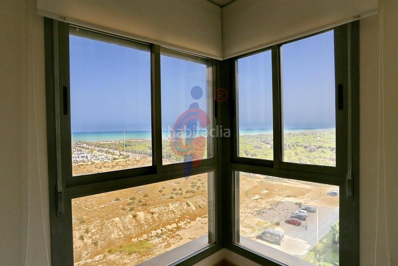 Foto b4f60d59-9838-4323-aca4-136dde5ed644. Apartamento en calle médico basilio paredes 19 luminoso apartmaento de 3 dormitorios con espectaculares vistas al mar y al río en la exclusiva urbanización puertomarino, guardam en Guardamar del Segura