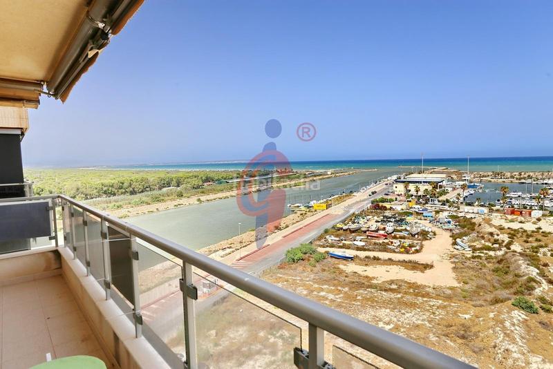 Foto e236db18-116c-4566-a5b3-69fbbc11e103. Apartamento en calle médico basilio paredes 19 luminoso apartmaento de 3 dormitorios con espectaculares vistas al mar y al río en la exclusiva urbanización puertomarino, guardam en Guardamar del Segura