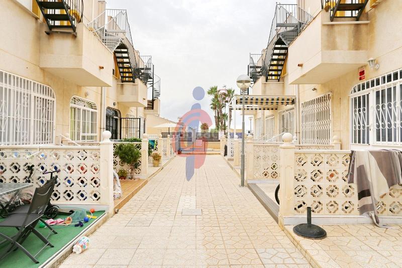 Foto 2902dd93-0973-4bd1-a89e-9d9d70fb0785. Casa adosada en calle sorell 20 oportunidad en pinomar, ! acogedor bungalow en venta, a solo 400m de la playa en Guardamar del Segura