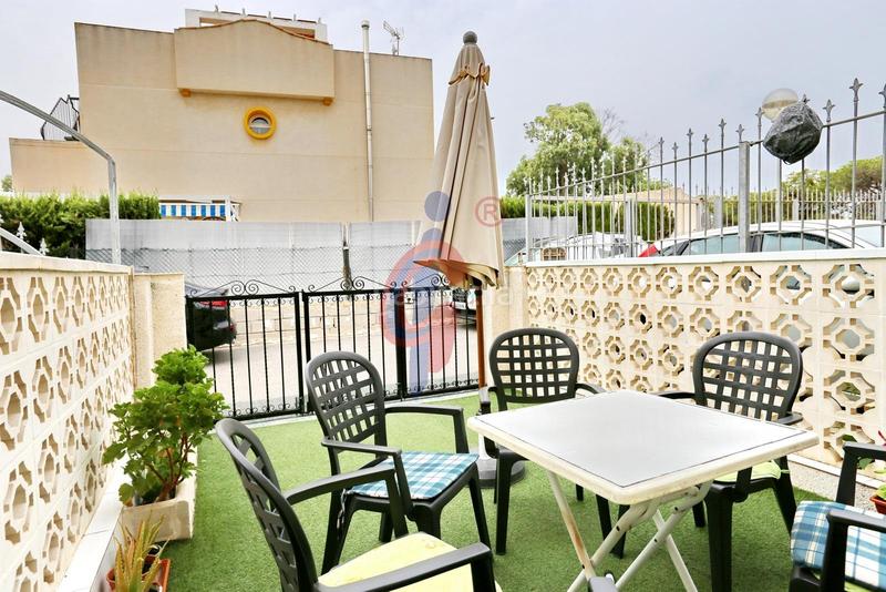 Foto 7d0258ad-a79e-462c-bc19-b539cb2d7118. Casa adosada en calle sorell 20 oportunidad en pinomar, ! acogedor bungalow en venta, a solo 400m de la playa en Guardamar del Segura